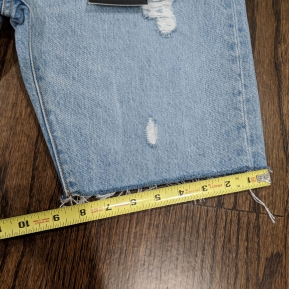 Levi's 501 Slouch Shorts in Slouch Around Distress - Picture 5 of 8